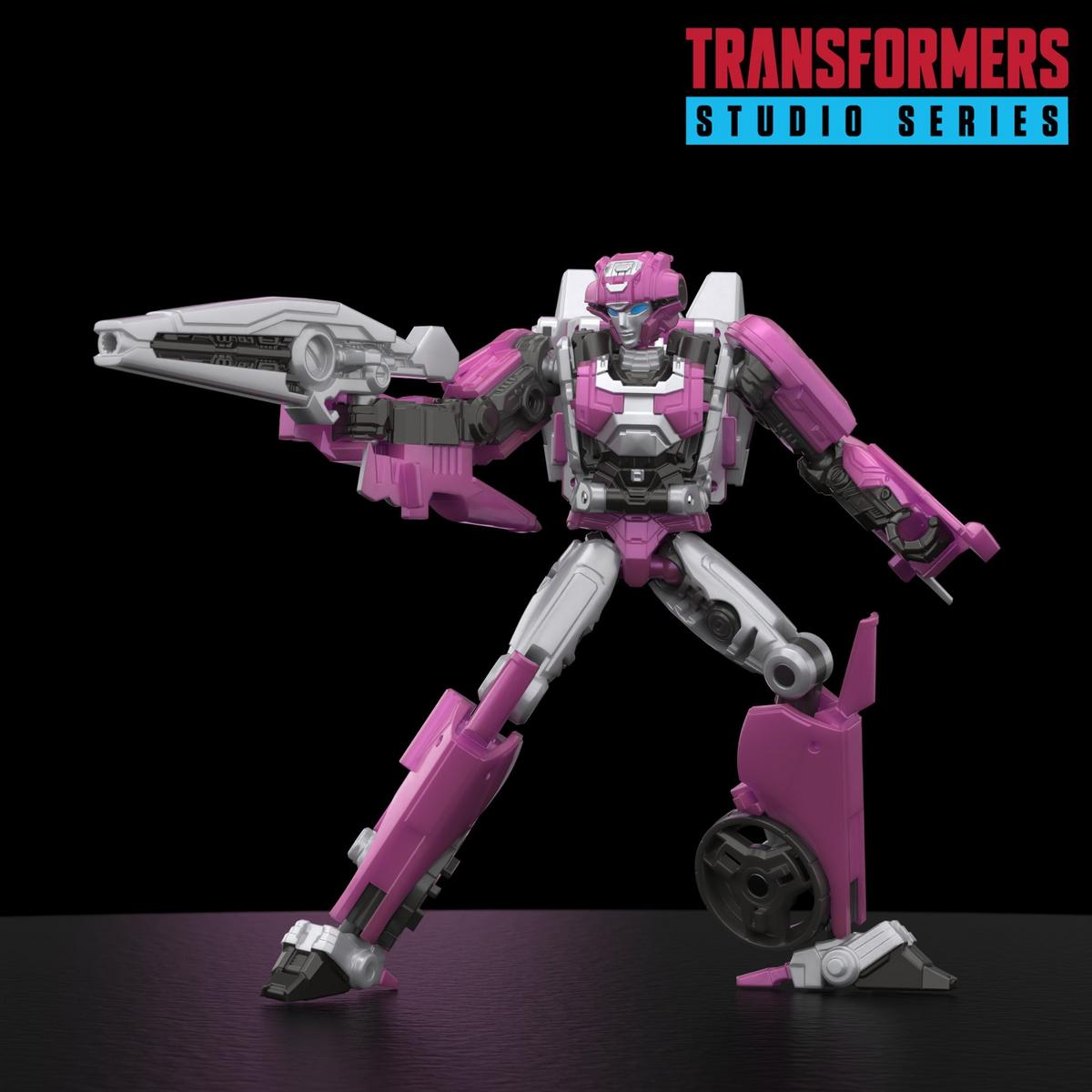 534864_G1851_TRA_GEN_STUDIO_SERIES_DLX_ELITA_1_POSE